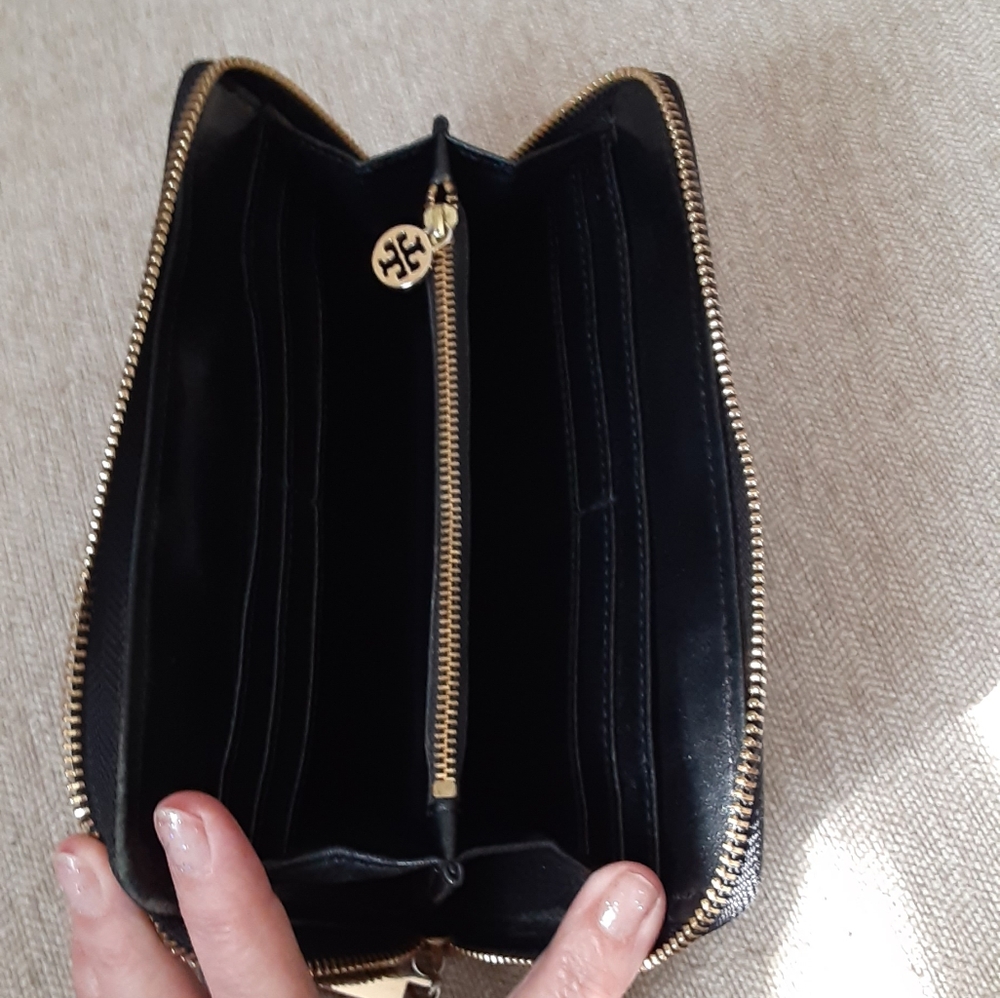 Tory Burch Black Wallet with Gold Logo - Picture 4 of 12